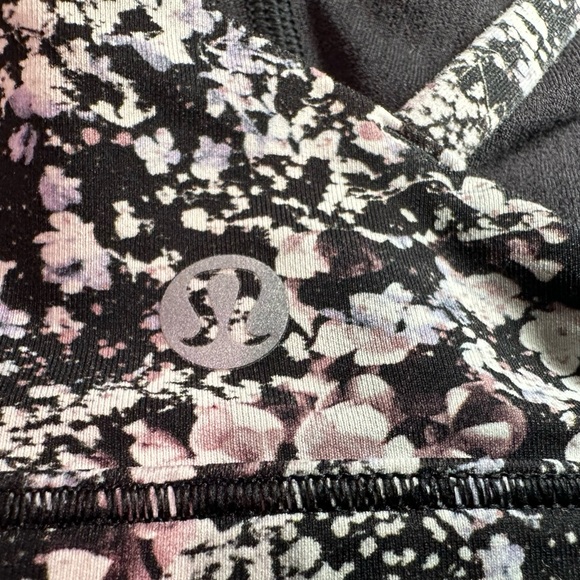 Lululemon Free to Be Serene bra SIZE 4 - Picture 4 of 5